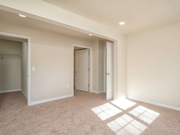 5th image of 182 Tara Ln