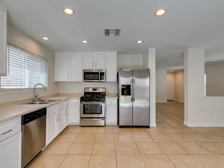 8660 Painted Horseshoe St — Photo 26