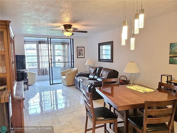3rd image of 2861 Somerset Dr APT 200