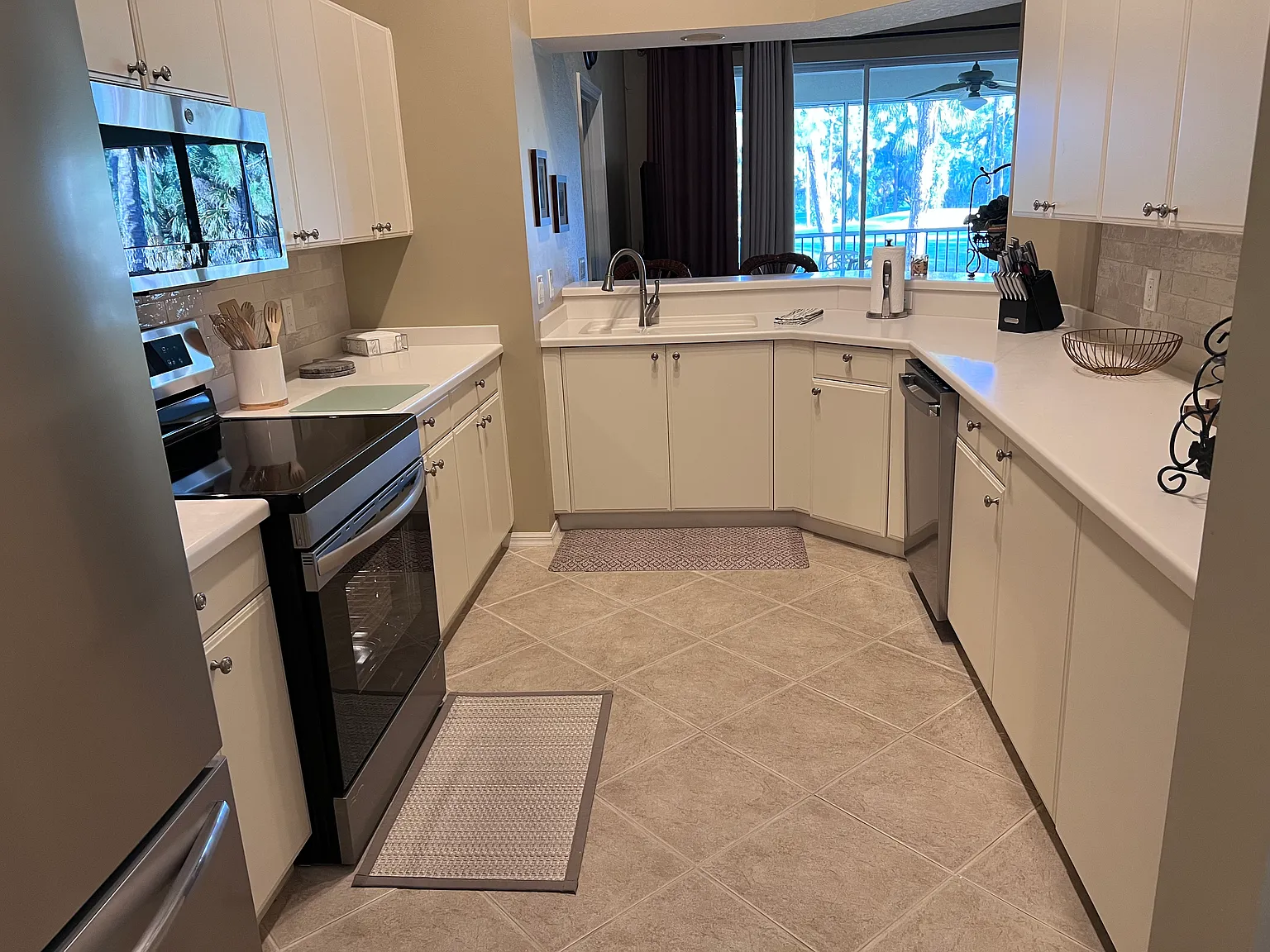 3 bed, 1700 sqft, $4,000 — Photo 2