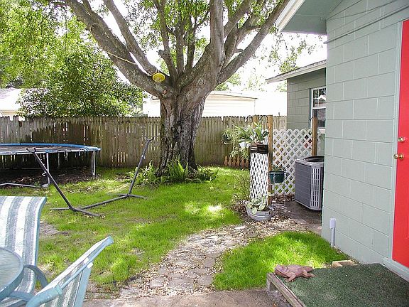 5th image of 506 Taylor Blvd