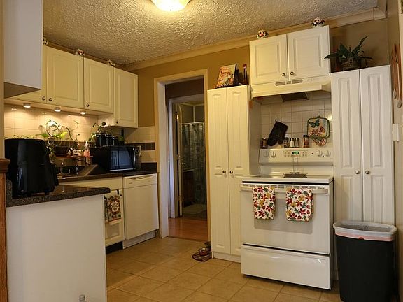 4th image of 3212-14 Latonia Ave
