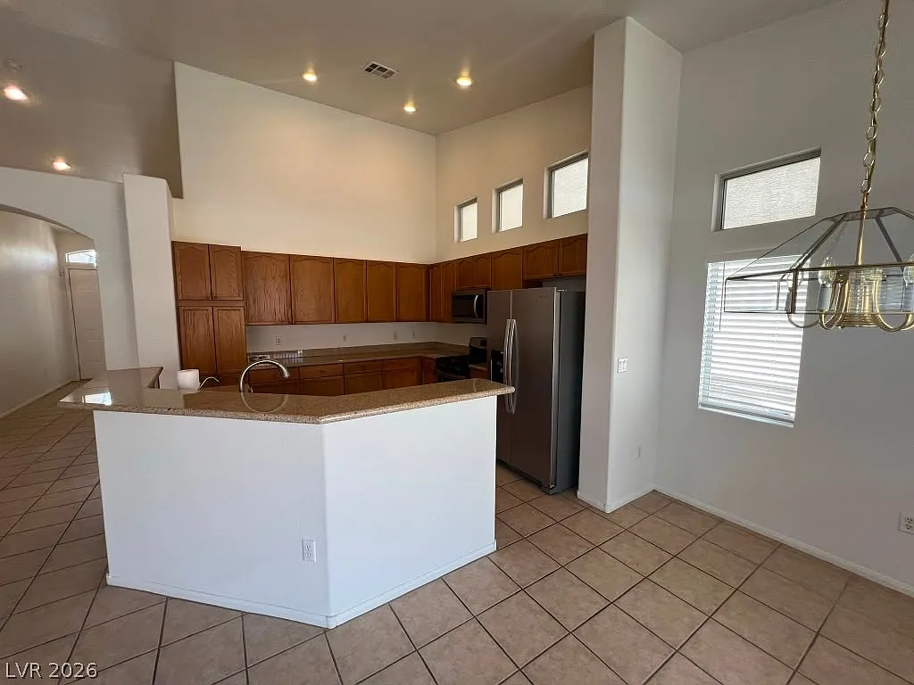 3 bed, 2.0 bath, 1612 sqft, $2,195 — Photo 3