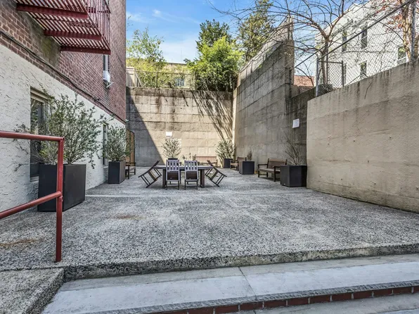 67-25 Clyde Street image 19 of 21