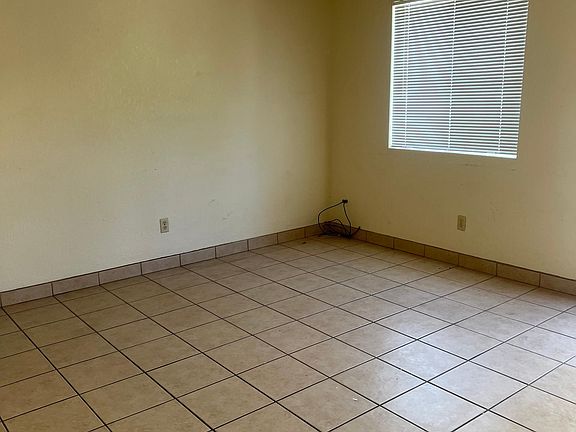 5th image of 2730 Fairway Dr APT C