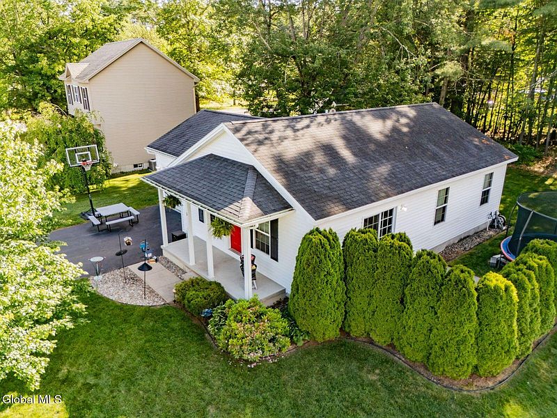 3rd image of 5 Charlton Lane