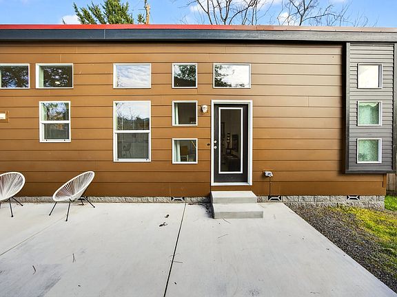 3rd image of 119 Madison St