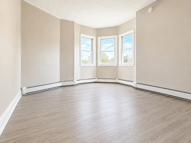 460 Mercer St #3L — Photo 1