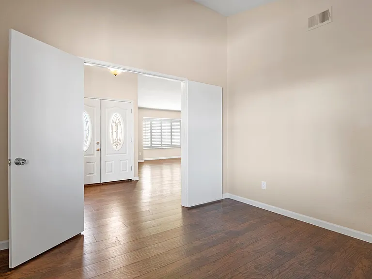 3843 Castala Dr — Photo 2
