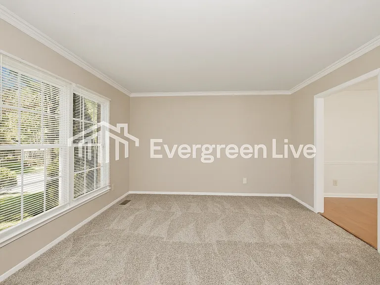 3410 Winchester Dr — Photo 4