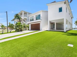 905 Bay Point Dr, Madeira Beach, FL 33708