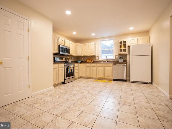 3rd image of 9408 52nd Ave #1