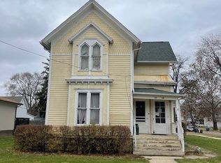 554 S 4th St, Aurora, IL 60505