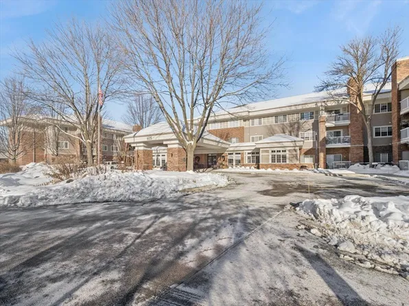 605 Barrington Ave APT 350, Dundee, IL 60118