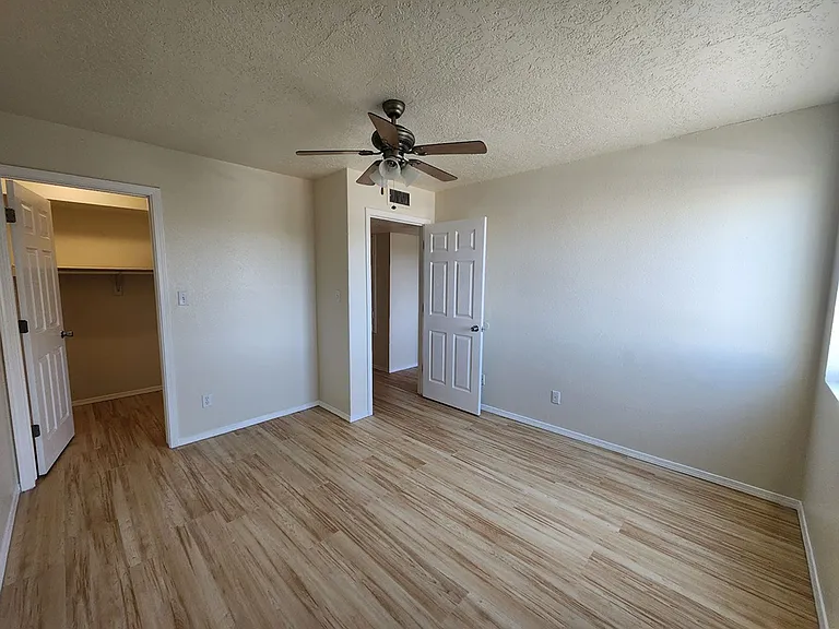 212 San Clemente Ave NW — Photo 30