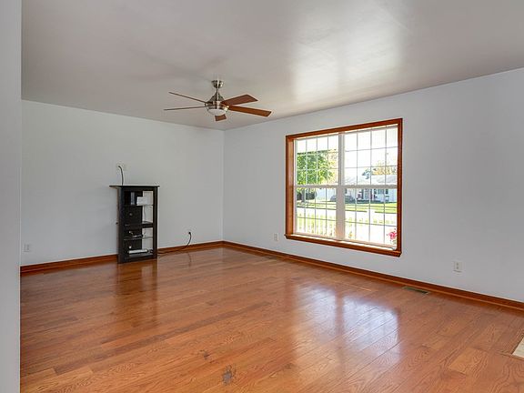 3rd image of 104 Matthew Cir