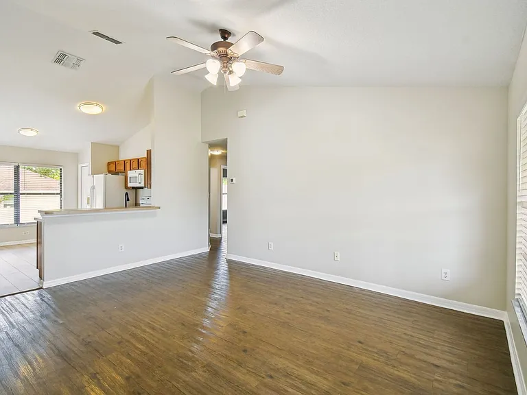 209 Goldie St — Photo 4