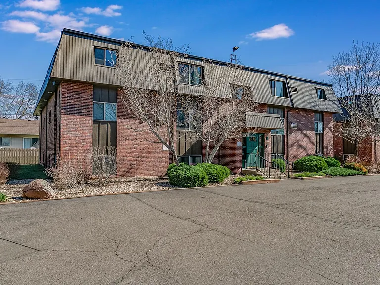 Woodridge Apartments — Photo 33