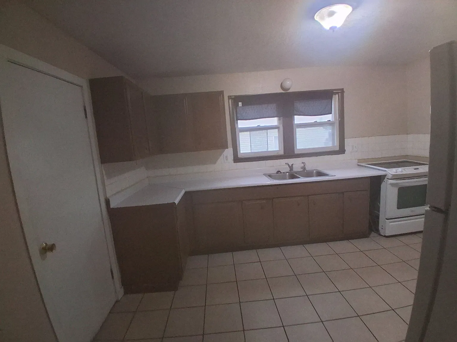 2 bed, 1.0 bath, 800 sqft, $875 — Photo 2