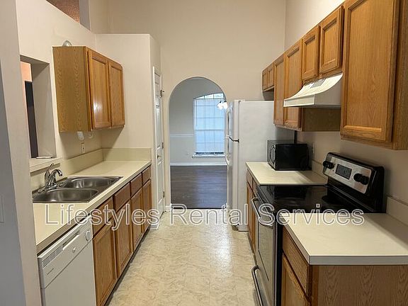 3rd image of 11832 Poydras Ln