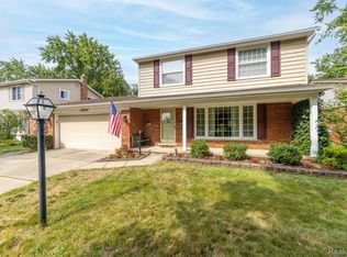 14147 Barbara St, Livonia, MI 48154