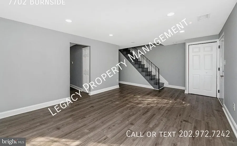 3 bed, 1.5 bath, 1320 sqft, $2,350 — Photo 3