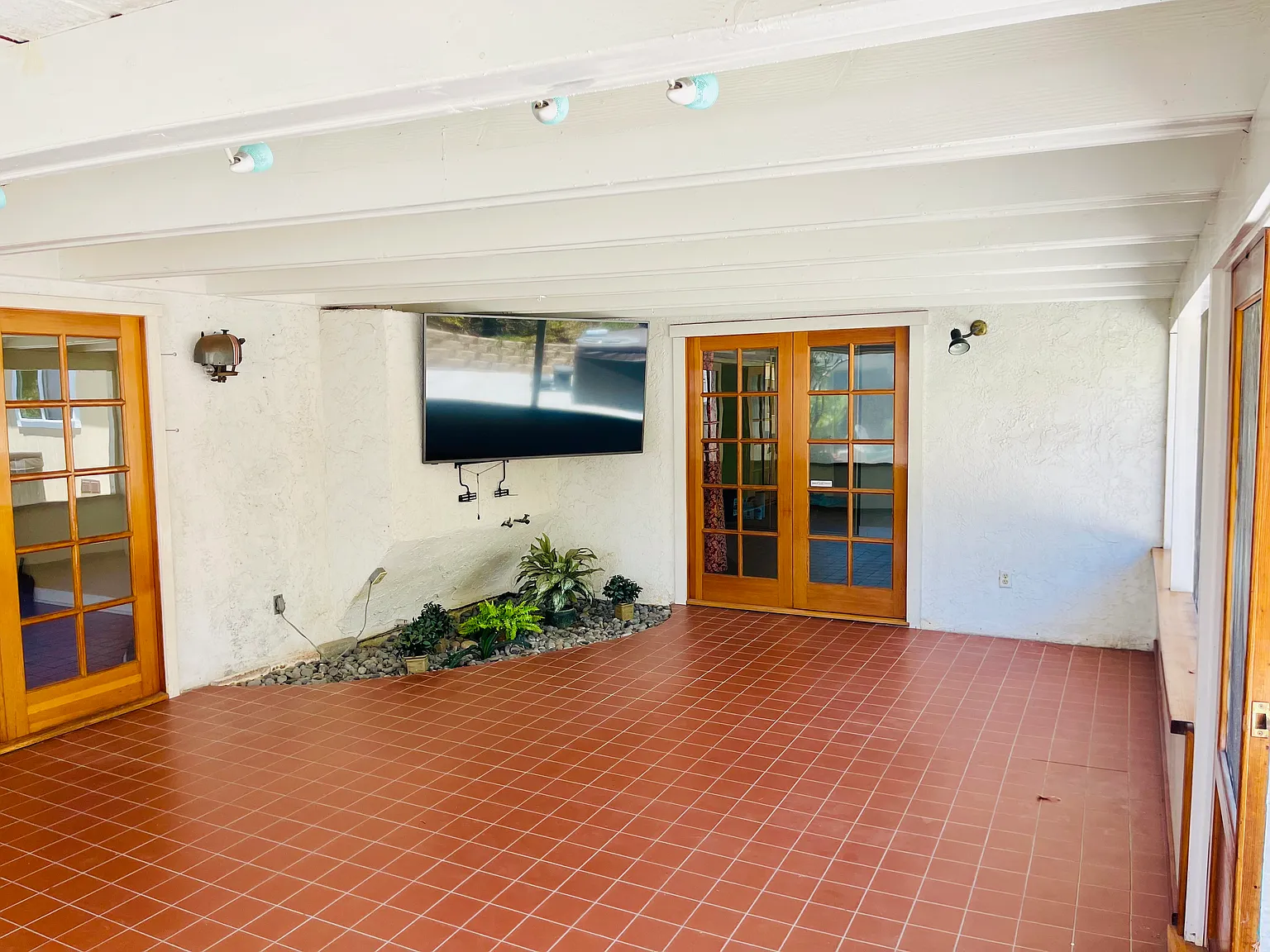 3 bed, 1350 sqft, $4,000 — Photo 1