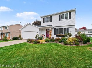183 Arlington Dr, Rochester Hills, MI 48307