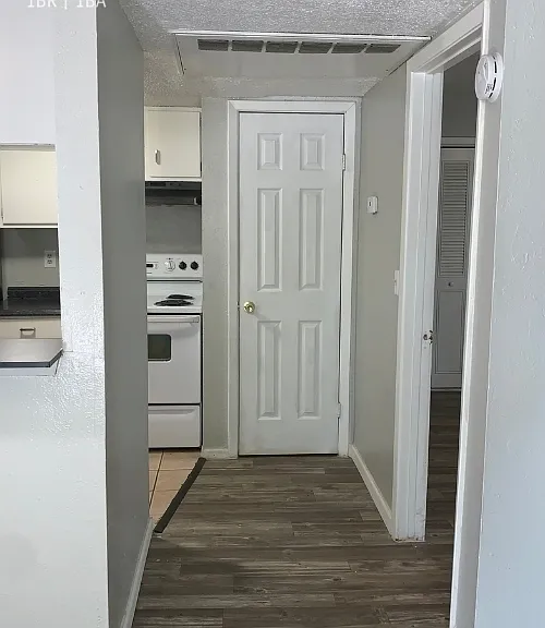 120 E 17th St #16 — Photo 6