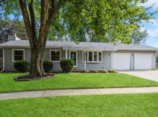 1923 Grantwood Dr, Iowa City, IA 52240