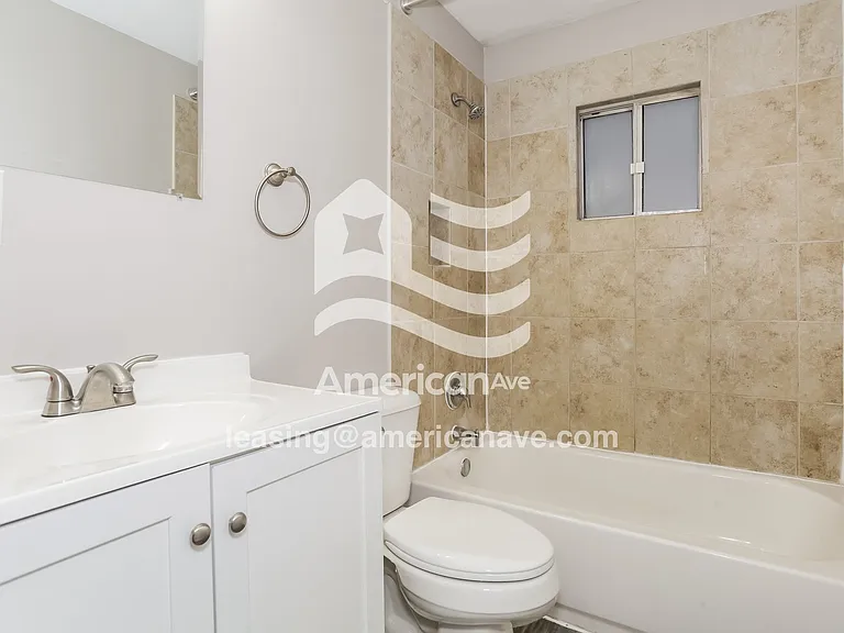 1619818_009_main_bathroom_13975959.jpg