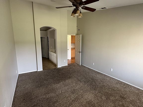5th image of 15417 Sharon Ave