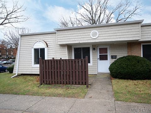 1st image of 32 Sagamore Hills Dr