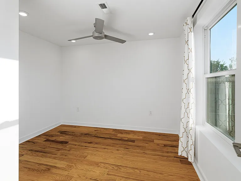 7013 Pipers Glen Way — Photo 17