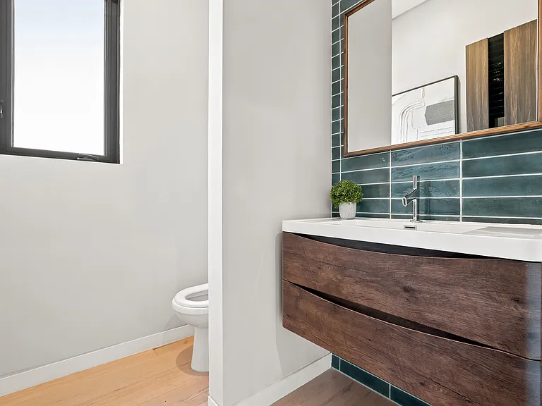 425 N Alfred St — Photo 16