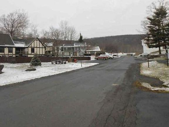 4th image of 79 Sunny Brook Cir