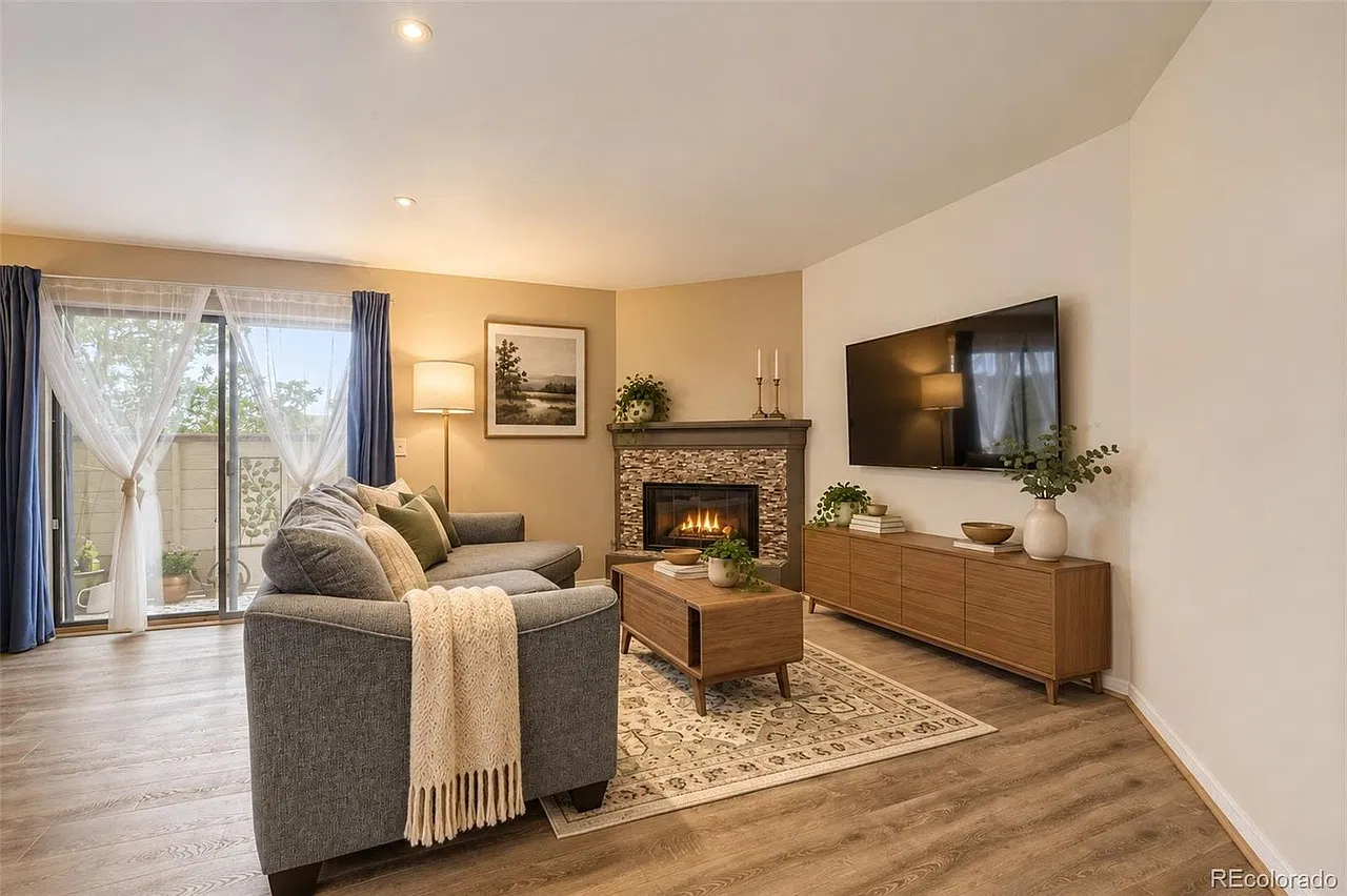 2 bed, 863 sqft, $1,999 — Photo 3