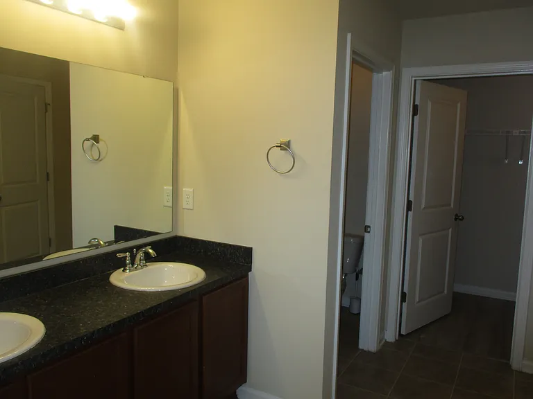 812 Hayes Point Cir — Photo 13