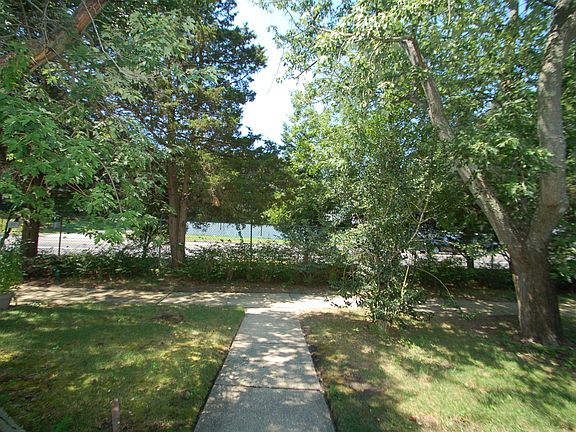 2nd image of 552 Sheffield Court #D