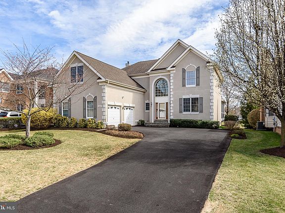 3rd image of 19876 Bethpage Ct