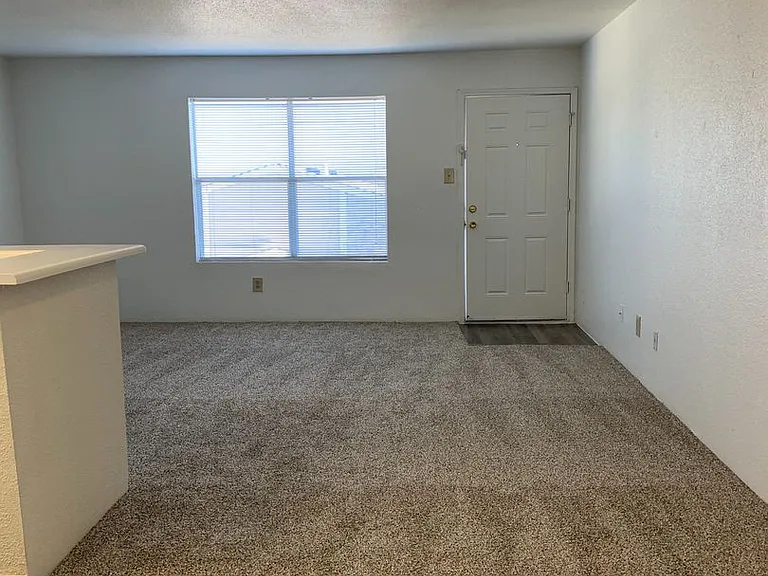 Emerald Cove Apartments — Photo 39
