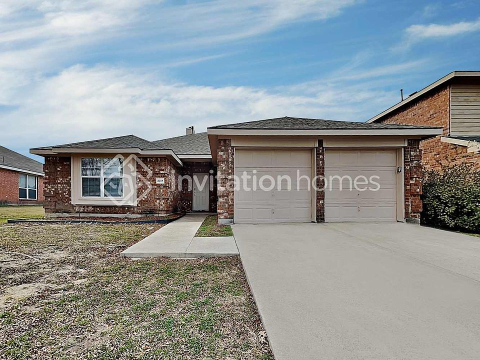 1st image of 2817 Goldfinch Dr