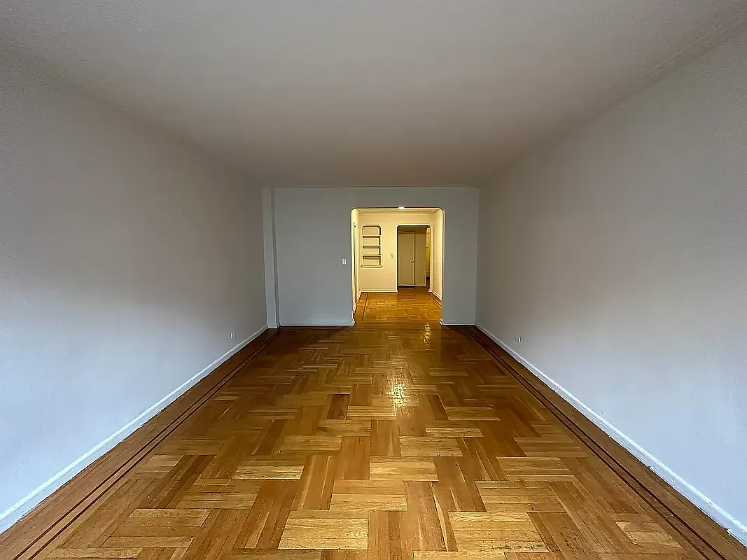 165 Bennett Avenue — Photo 1
