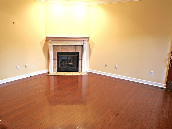 5th image of 43 Hillside Dr