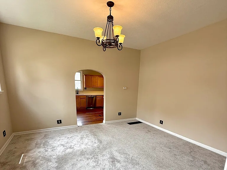 920 N Oriental St — Photo 3