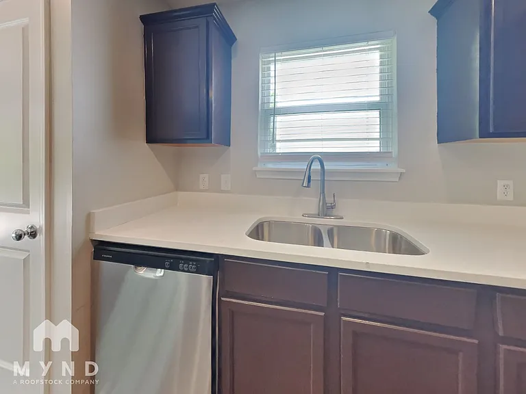 8042 Loveridge Dr — Photo 9