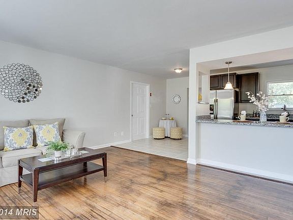 3rd image of 44118 Saint Andrews Ln
