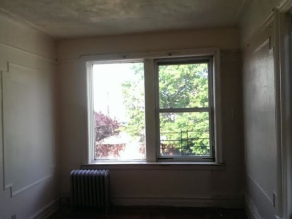 4th image of 171 Lott St #4