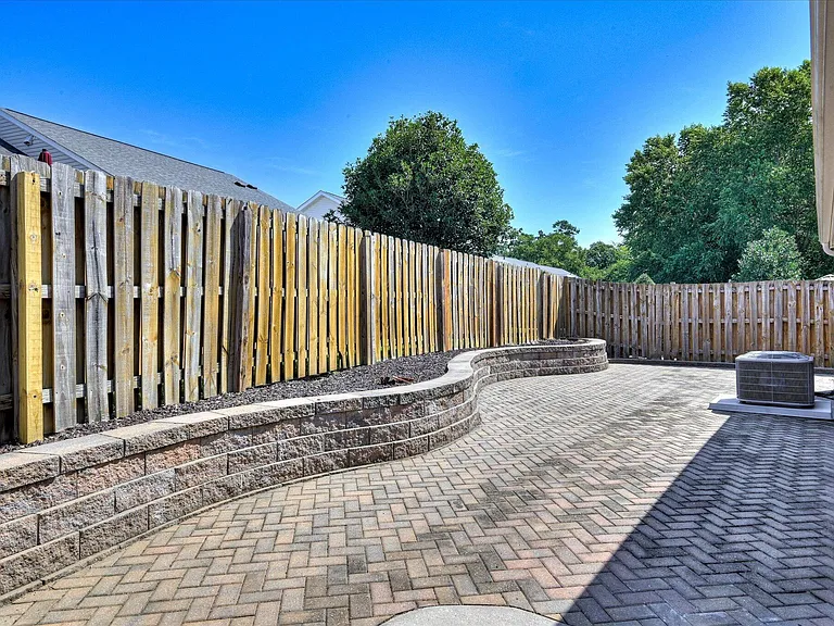 443 Surrey Park Dr SE — Photo 35