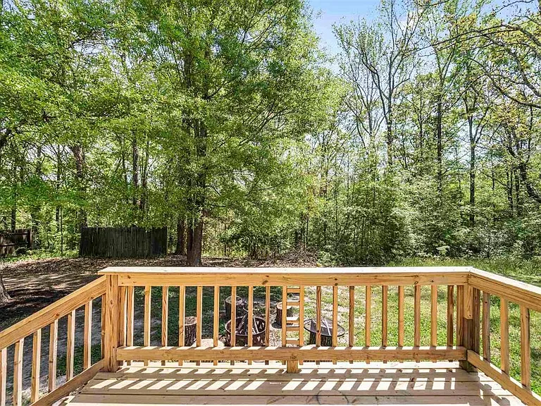 108 Lakeview Dr — Photo 15